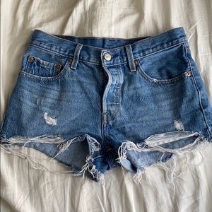 Levi’s 501 mid rise shorts non-stretch